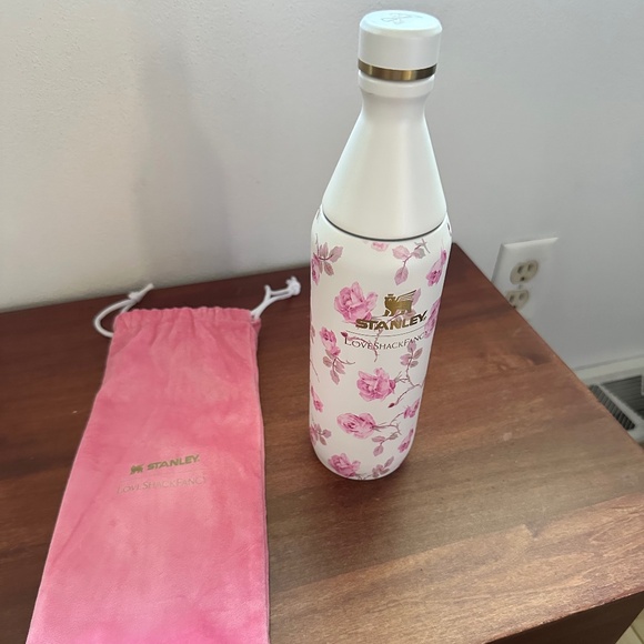 Stanley x LoveShackFancy All Day Slim 20oz Bottle - RibbonRosa Pattern -with box - Picture 1 of 3